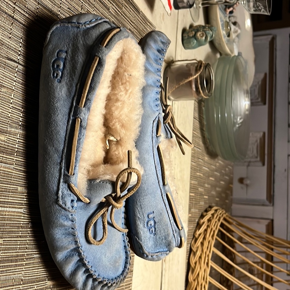 Women’s comfy lined women’s moccasin slippers